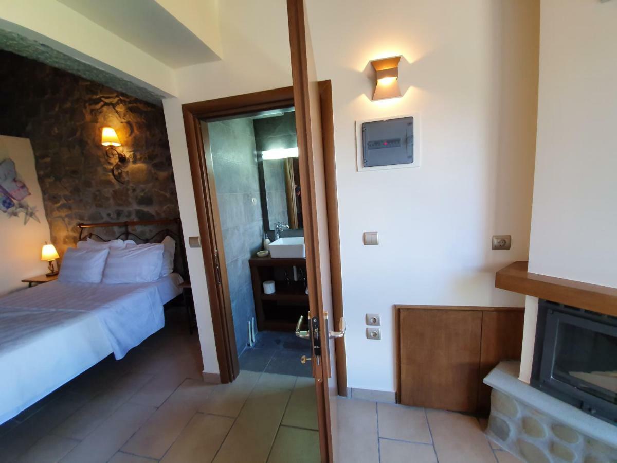 The View Village - Villas Suites & Spa Karpenísion エクステリア 写真