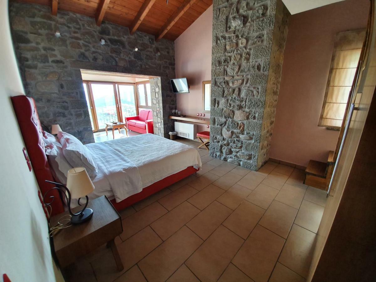 The View Village - Villas Suites & Spa Karpenísion エクステリア 写真