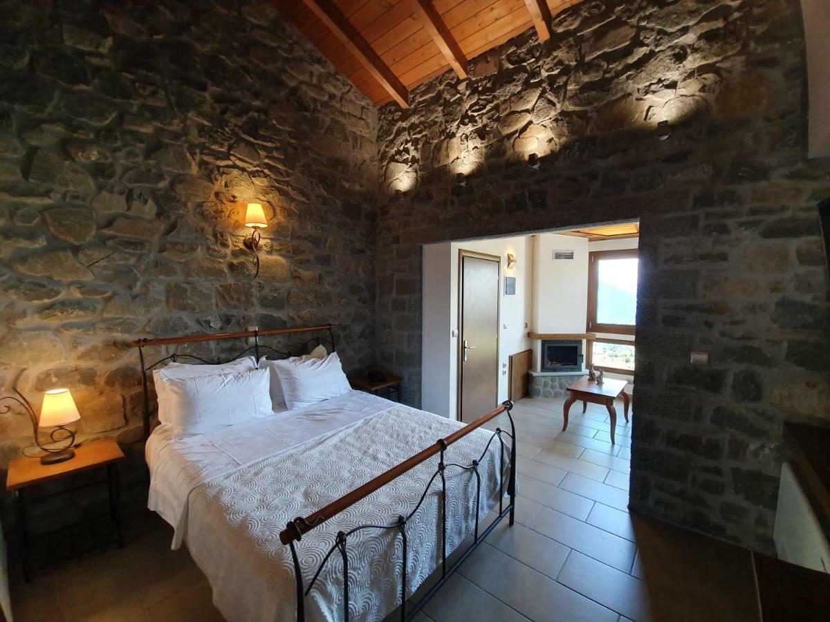 The View Village - Villas Suites & Spa Karpenísion エクステリア 写真