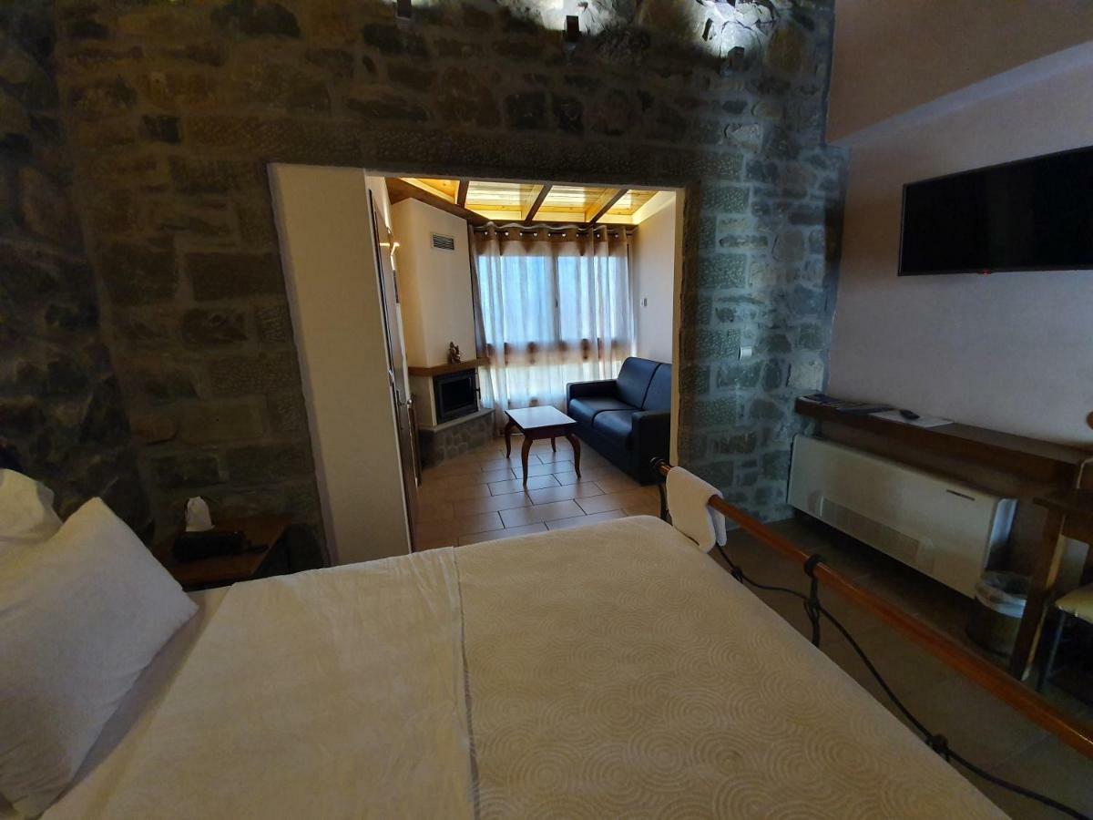 The View Village - Villas Suites & Spa Karpenísion エクステリア 写真