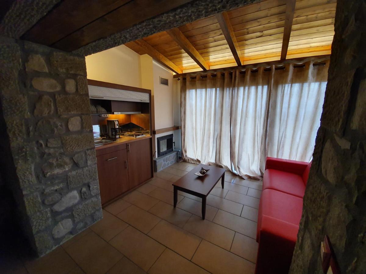 The View Village - Villas Suites & Spa Karpenísion エクステリア 写真